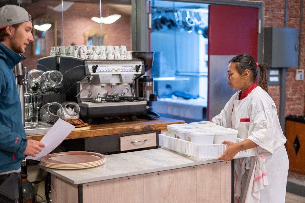 Agriculteur livrant ses produits